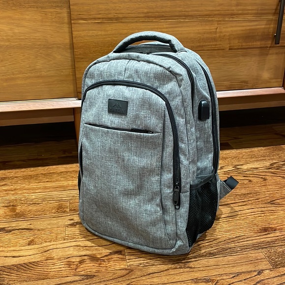 Other - ⚡️NEW! Martein Grey backpack 🎒 💻 -$10 when bundled! ⚡️